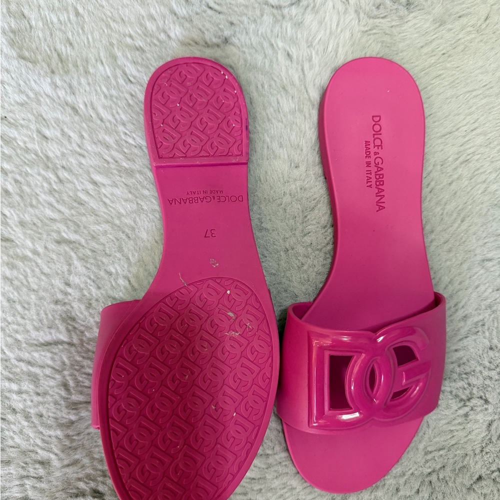 Dolce & Gabbana Vibrant Pink Patent Logo Slide Sandals - Picture 2 of 2